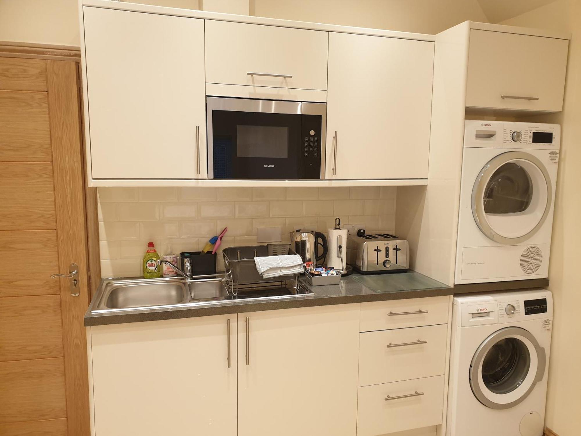 London Luxury Apartments 3 Bedroom Sleeps 8 With 3 Bathrooms 4 Mins Walk To Tube Free Parking Ilford Exterior foto